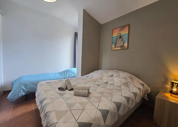 Mini Avec Wifi Dans Calme Wifi Piscine A Pied Serra-di-Ferro (Corsica)